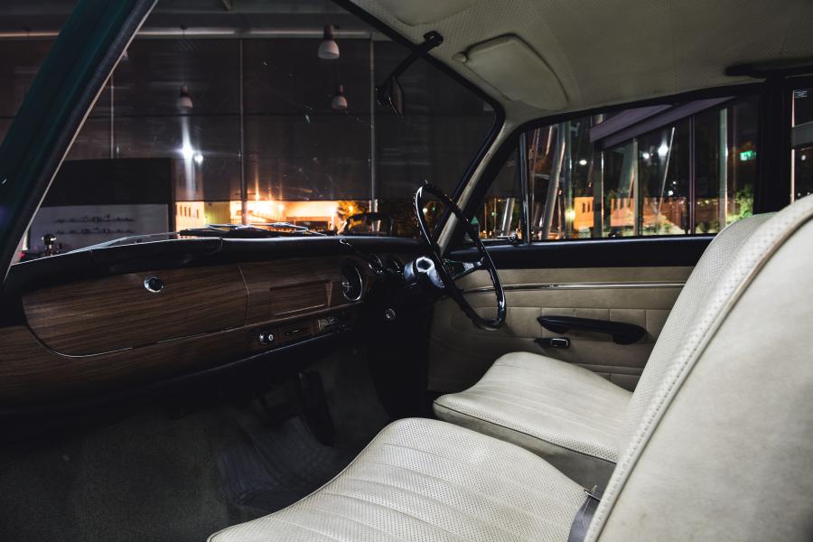 Интерьер Audi 80 Variant (F103) 1966 года  (UK) (фото 12 из 15)